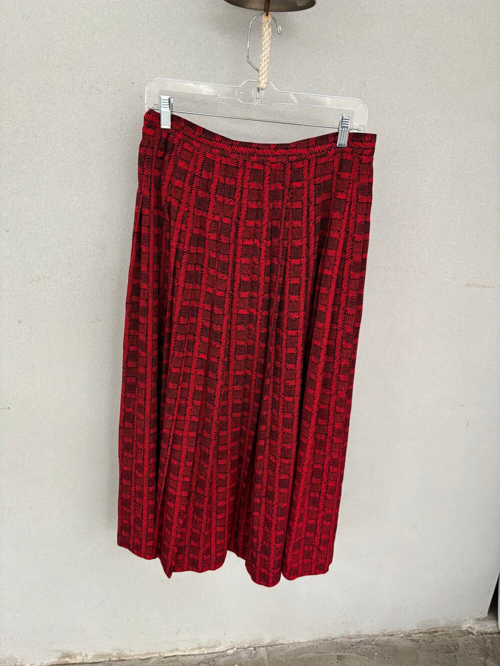 Liz Claiborne Red and Black Pattern Midi Skirt